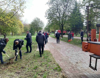 Сотрудники ГПО "Горремавтодор Мингорисполкома" присоединились к республиканскому субботнику